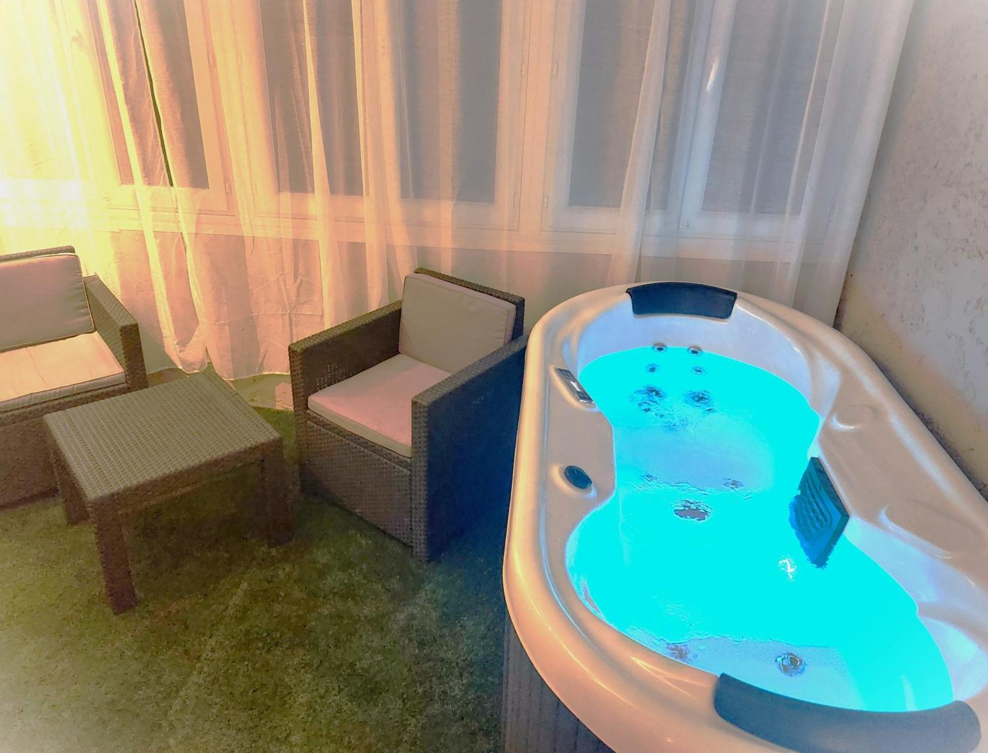 Hotel Les Jardins De Bormes, Sauna & Jacuzzi Zewnętrze zdjęcie